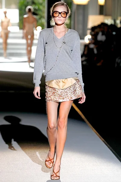 Look 3